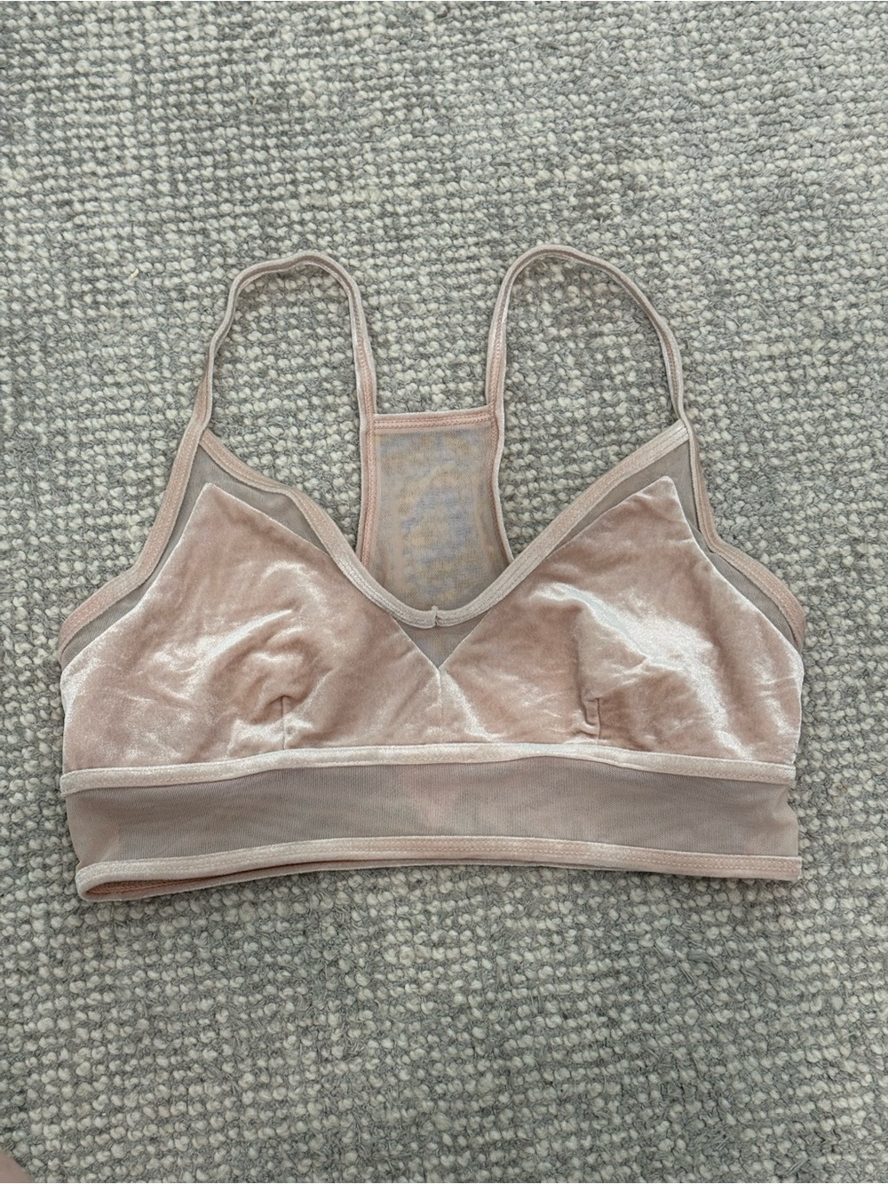 ALO Yoga Velvet Mesh Sports Bar in Blush Pink